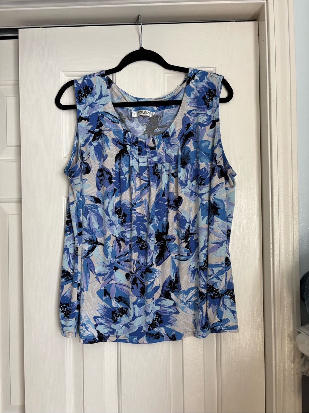 Jones Studio Blue Floral Pleated Sleeveless Camisole